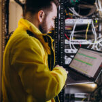 Datatekniker i serverrum